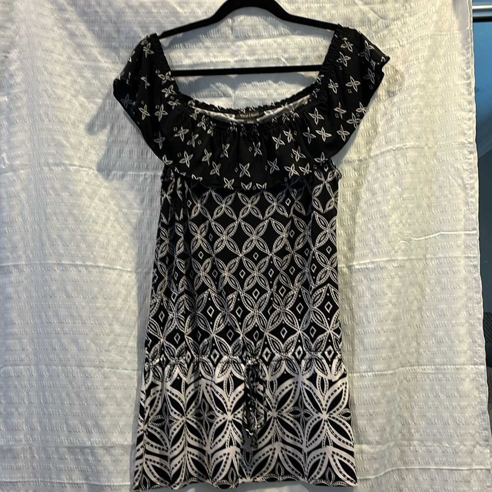 White House Black Market cap sleeve top